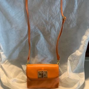 Crossbody bag perfect no marks scrapes smells